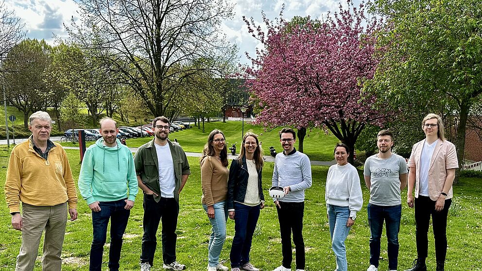 The “VRLabTutor” team meets at the start of the project. From left to right: Dr. Matthias Fischer, André Graute, Ole Niehues, Iris Neiske, Prof. Dr. Sabine Fechner, Hendrik Peeters, Sina Pankoke, Dr. Christian Weinberger, Jan-Luca Hansel